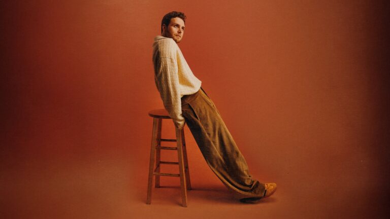 Alex Warren – Finding Family on the Road | Box seat