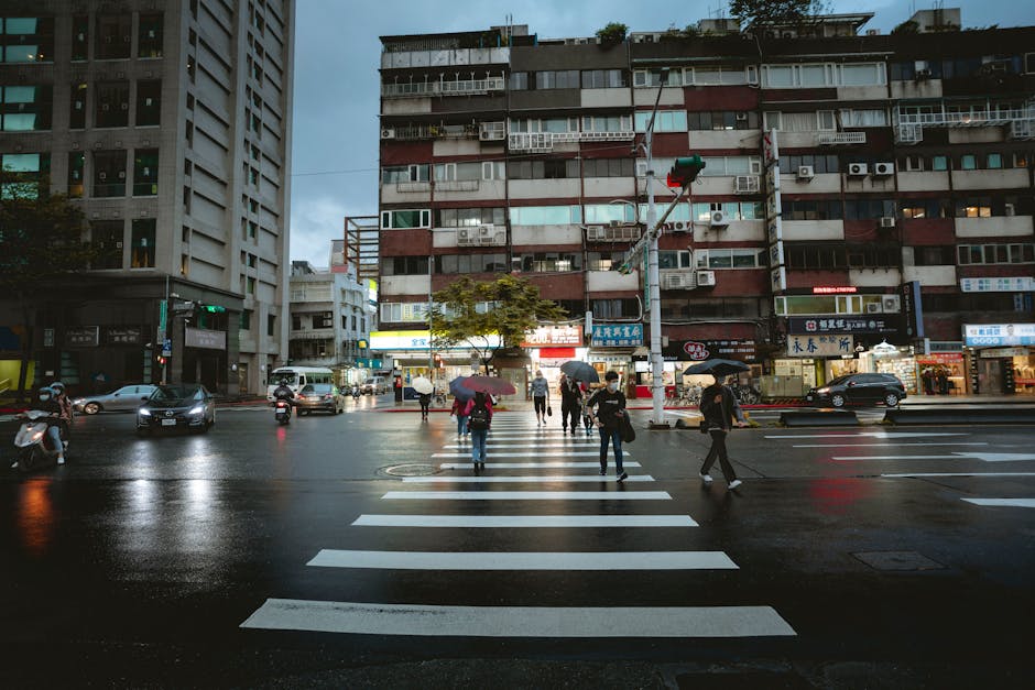 Feuer Berlin Charlottenburg: 115 Retter bei Dachstuhlbrand