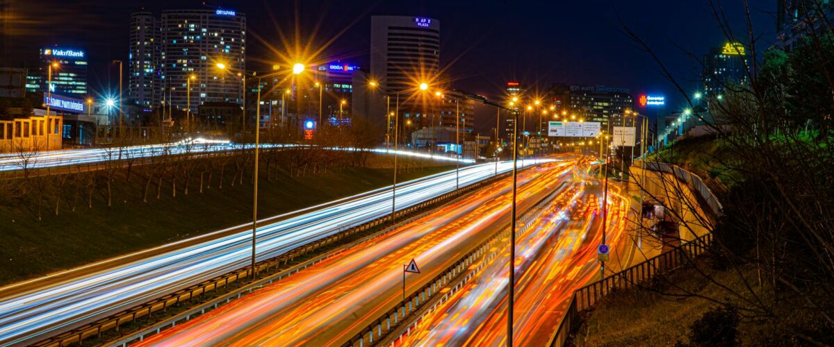 Berliner Nachtleben Tipps 2026: 5 legendäre Clubs & Bar-Routen