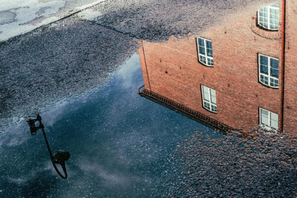 ICE Siegburg Anschlag: 20-Jähriger zündet Böller – 12 Verletzte