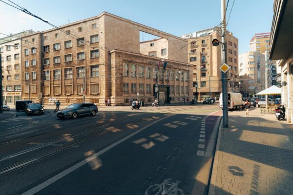 ICE Unfall Berlin München: Oberleitung reißt, 600 sitzen fest (Analyse)