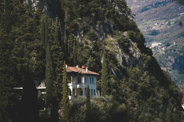 Krisengipfel Villa Borsig: Merz sucht Ausweg aus Sprit-Zoff