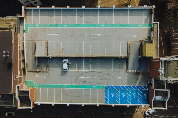 Parken Berlin Mitte Kosten 2026: Tarife, Zonen & Spartipps