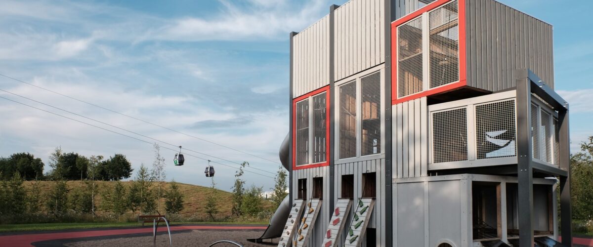 Sanierte Kletterstationen in einer Parkanlage – Spielplatz Kleiner Tiergarten in Moabit