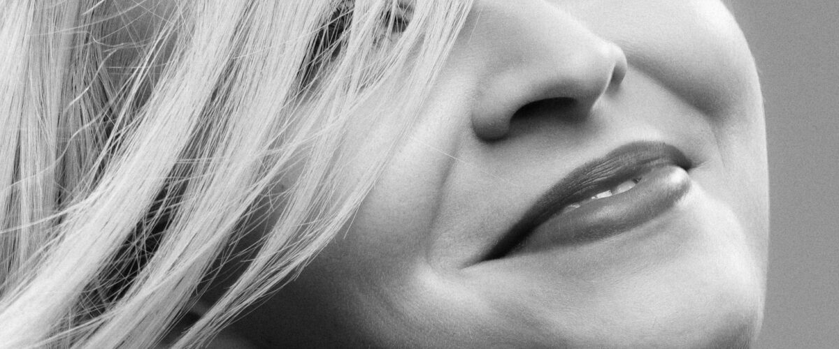 Helene Fischer WM-Song bei MagentaTV: Sängerin auf der Bühne