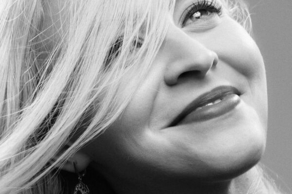 Helene Fischer WM-Song bei MagentaTV: Sängerin auf der Bühne