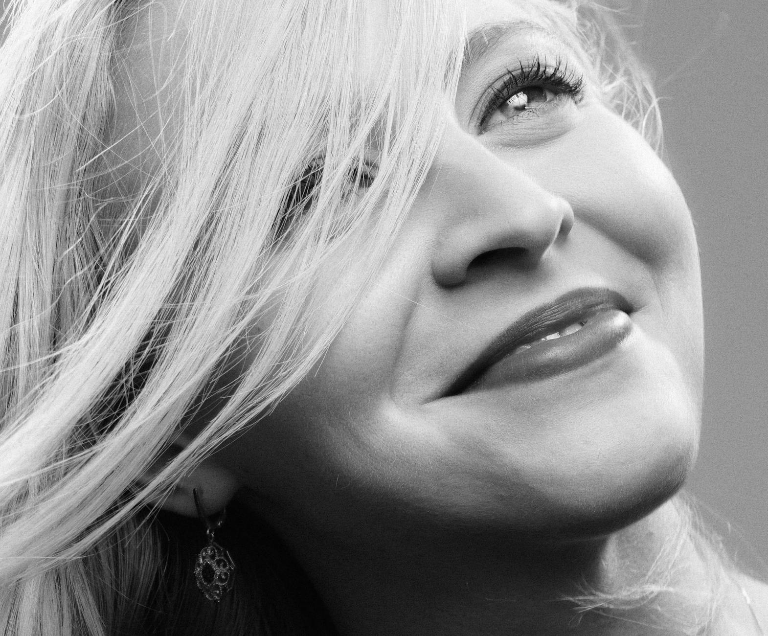 Helene Fischer WM-Song bei MagentaTV: Sängerin auf der Bühne