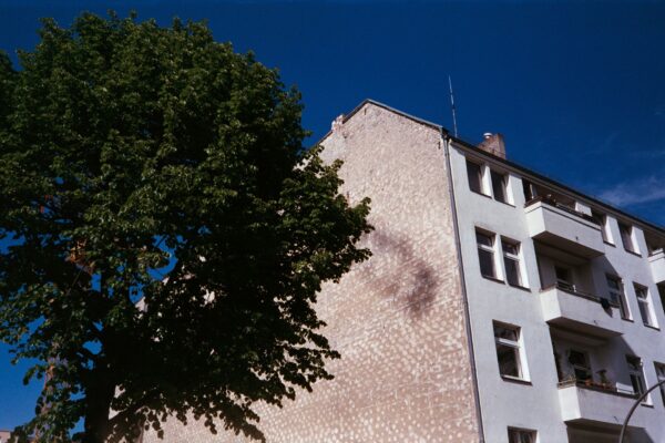 Mauerbau Berlin: Gedenkstätte Berliner Mauer an der Bernauer Straße mit Mauerresten zum 65. Jahrestag 2026