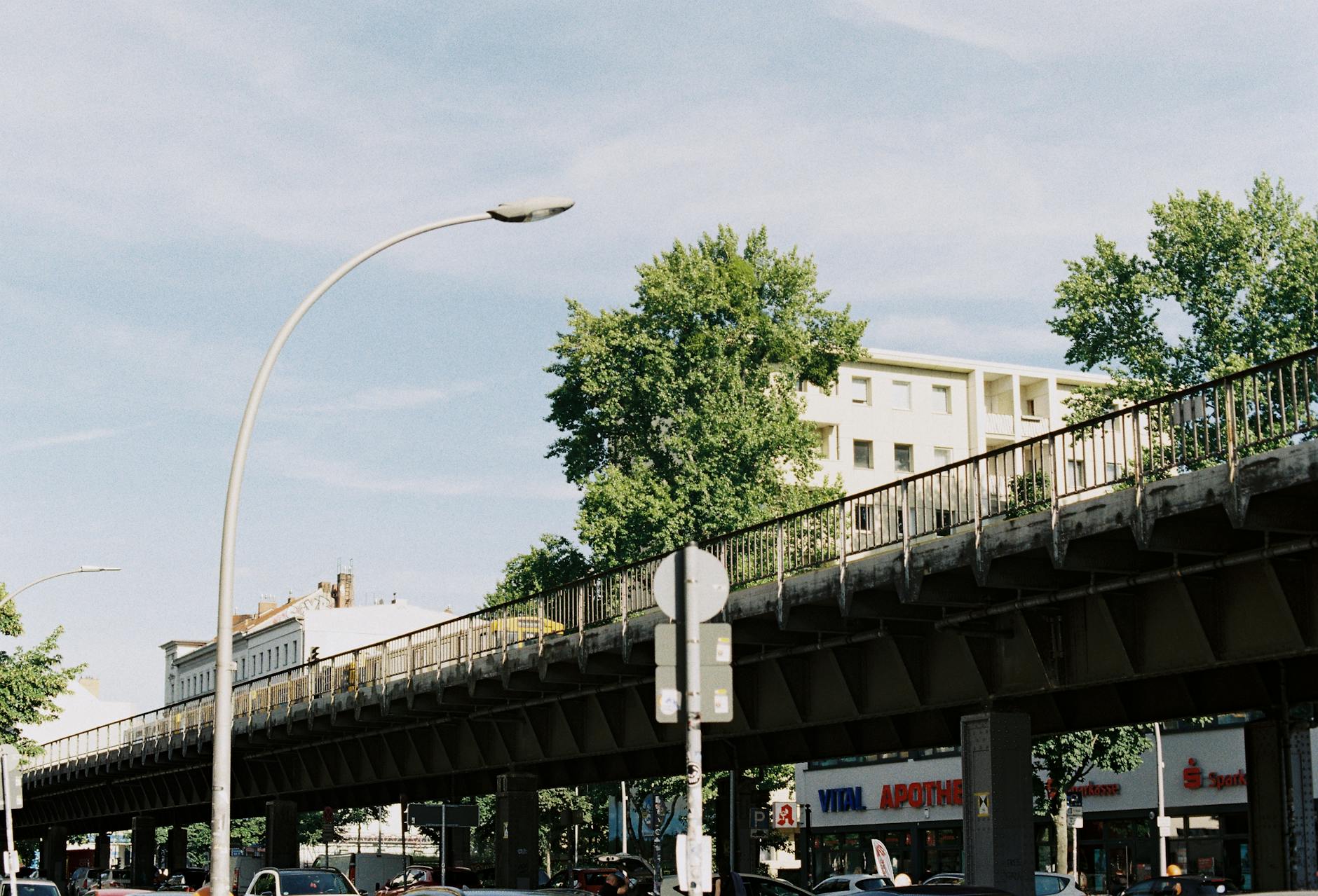 Drive-by-Shooting Kreuzberg – Polizeiabsperrung in der Urbanstraße in Berlin-Kreuzberg nach Drive-by-Shooting im Mai 2026