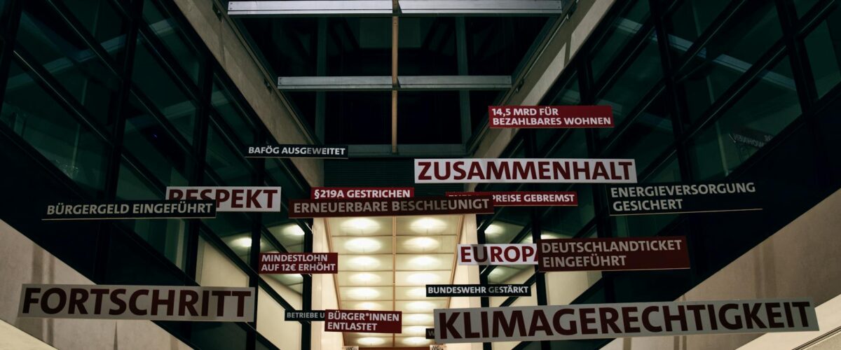 Deutschlandticket Azubi Berlin junge Auszubildende in der BVG U-Bahn
