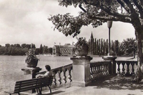 17. Juni 1953: Gedenkstein für die Opfer des Volksaufstands auf dem Friedhof Seestraße in Berlin-Wedding