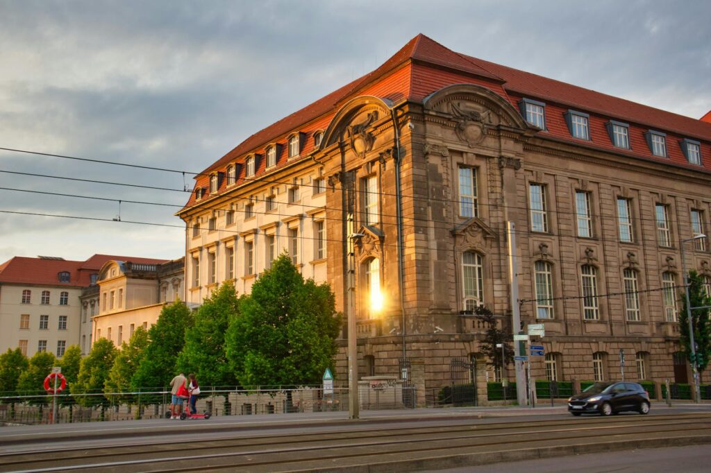 Besondere Trauorte im Bezirk Tempelhof-Schöneberg Das historische Rathaus Schöneberg, ein möglicher Ort für eine besondere Eheschließung über das Standesamt Schöneberg.
