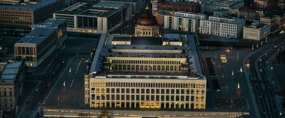 Zentral- und Landesbibliothek Berlin (Symbolbild): Bücherregale in einer Bibliothek