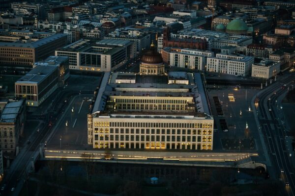 Zentral- und Landesbibliothek Berlin (Symbolbild): Bücherregale in einer Bibliothek