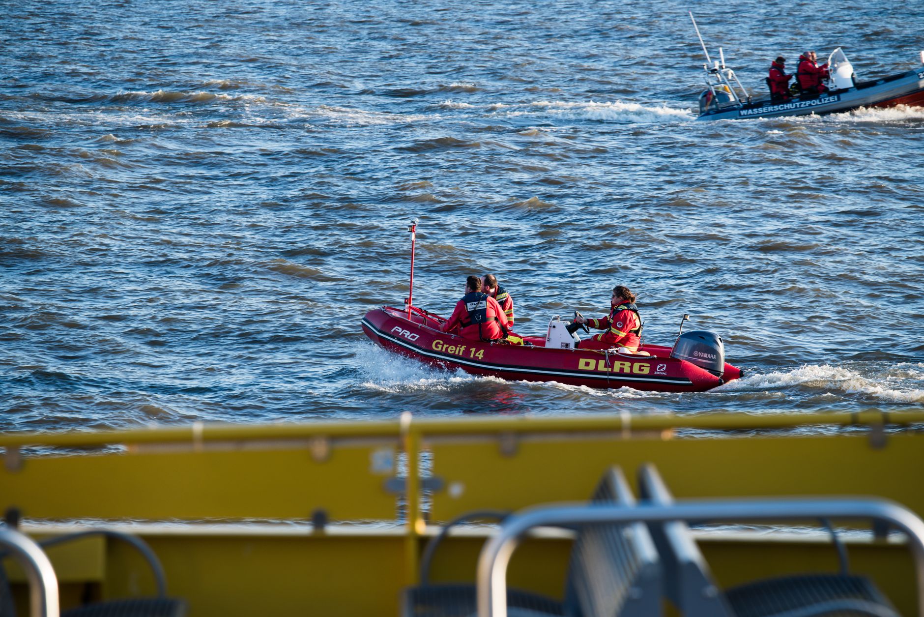 DLRG Spandau Rettungsboot am Pichelssee an der Scharfen Lanke