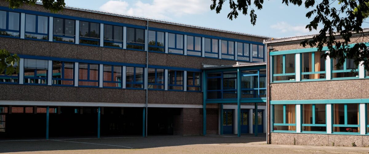 Einladendes Gebäude einer Grundschule in Lichtenberg, das die Vielfalt der Schulen in Lichtenberg repräsentiert.
