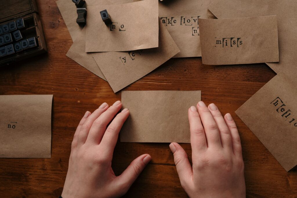 Ein offizielles Dokument mit einem roten Stempel 'Abgelehnt', um das Thema WBS abgelehnt zu illustrieren.