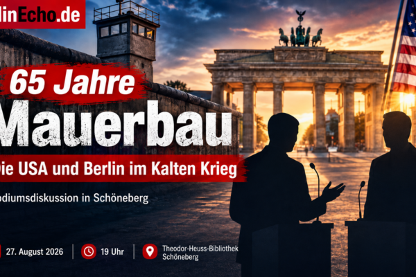 65 Jahre Mauerbau in Berlin mit Berliner Mauer, Brandenburger Tor und Silhouetten einer Podiumsdiskussion zum Kalten Krieg